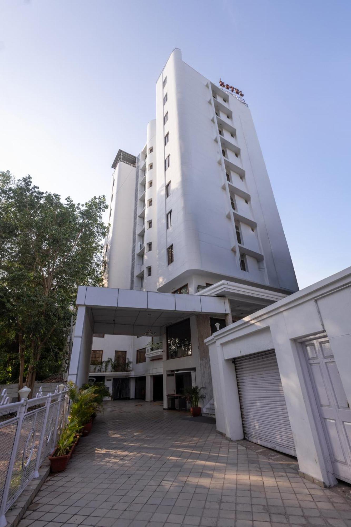Alba Premier, Vadodara Exteriör bild